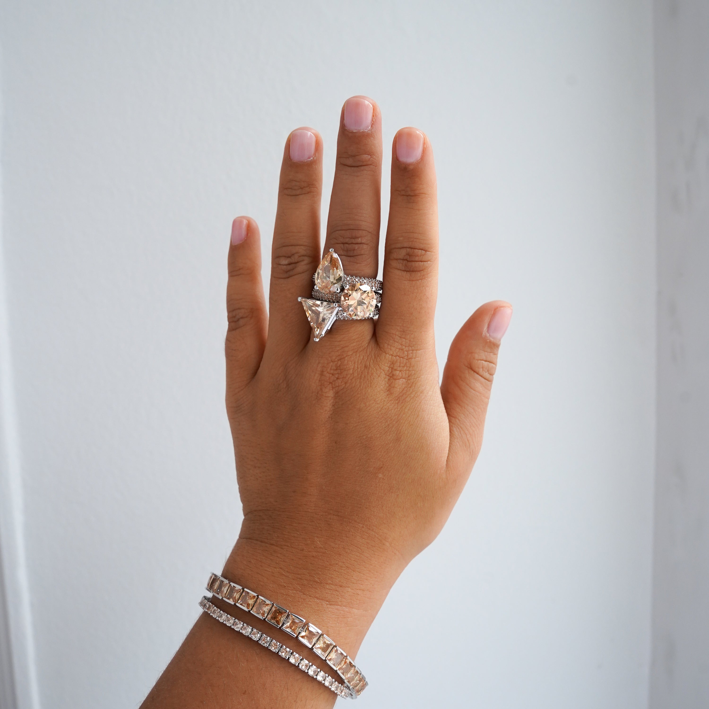 Mega drop ring beige silver