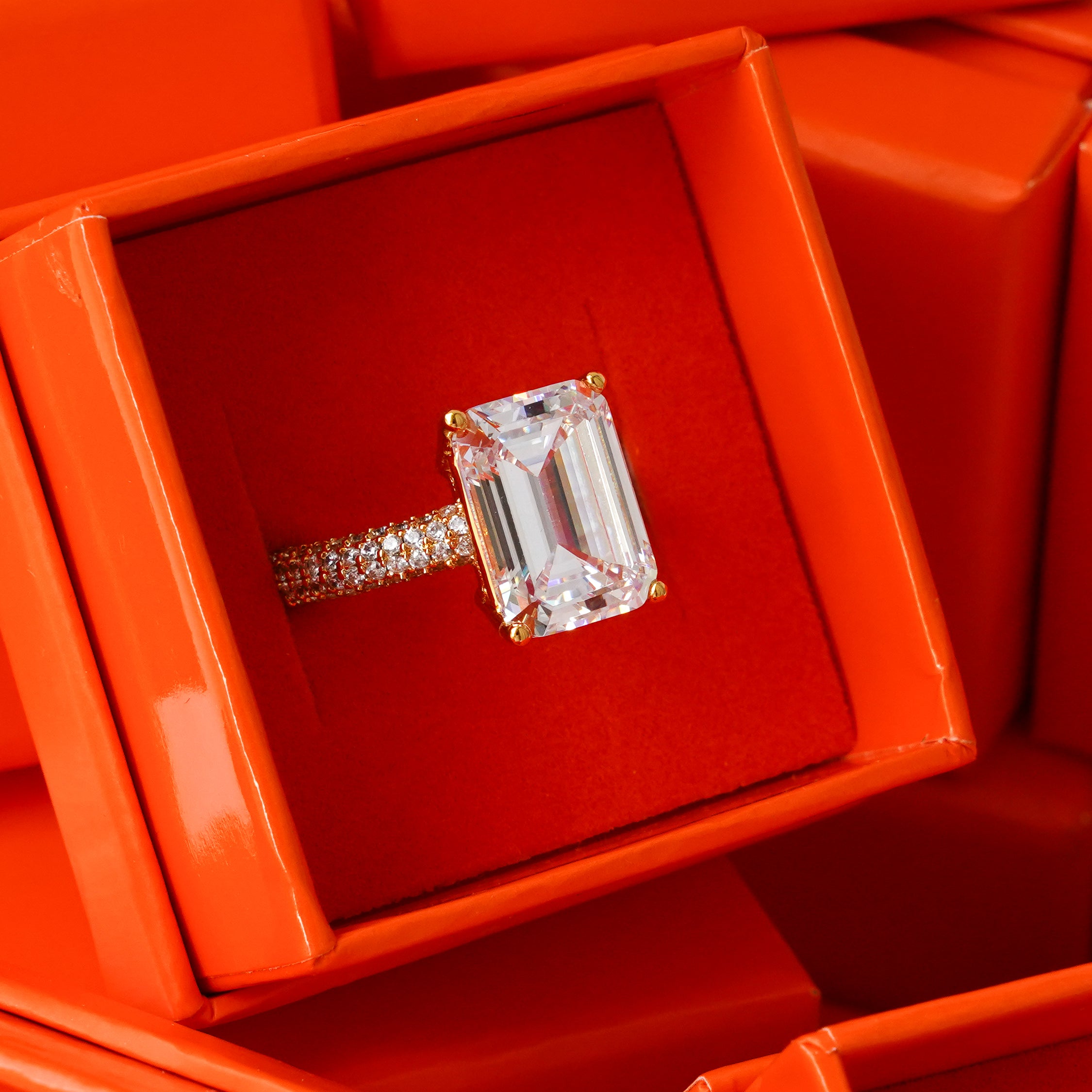 Mega rectangle ring white gold