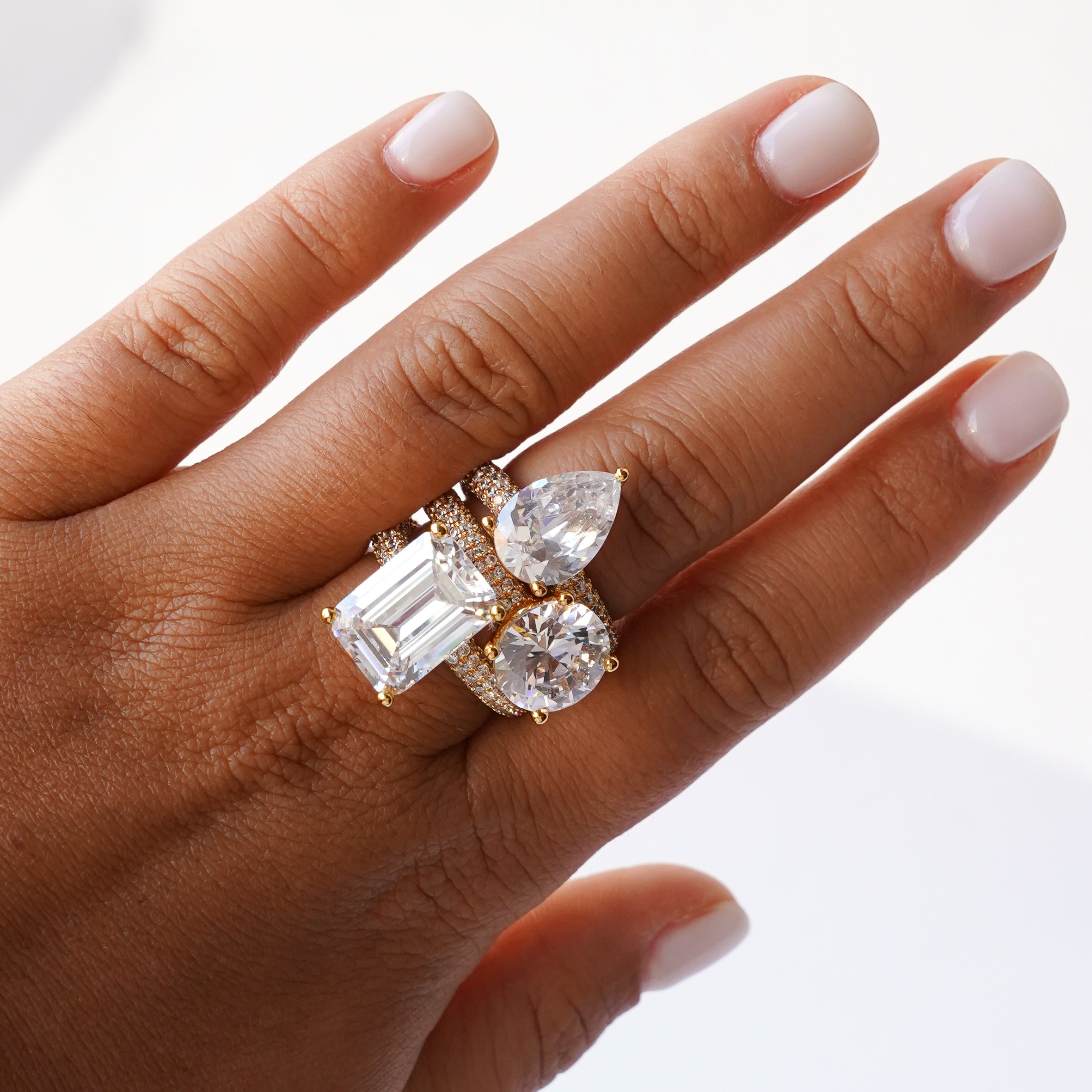 Mega circle ring white gold