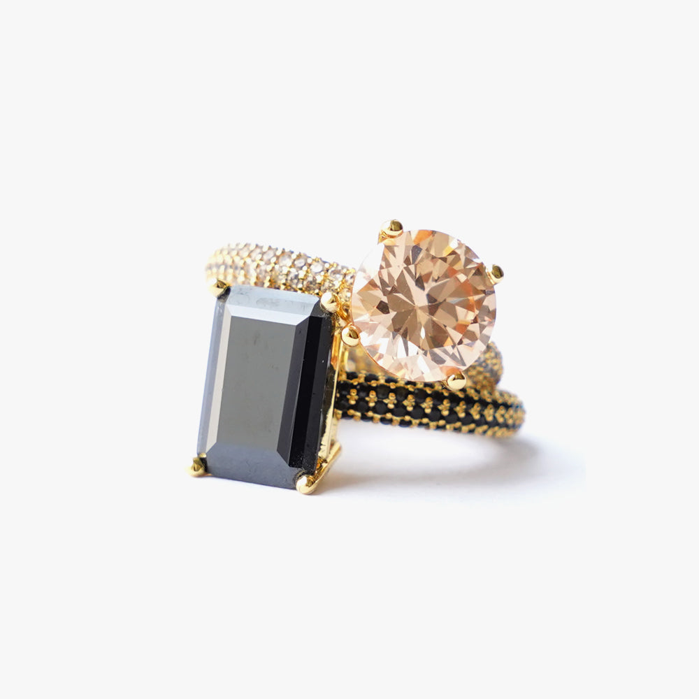 Mega rectangle ring black gold