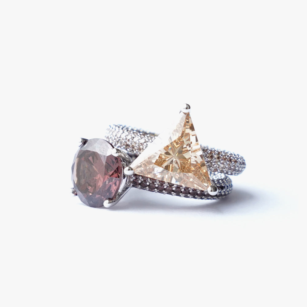 Mega triangle ring beige silver
