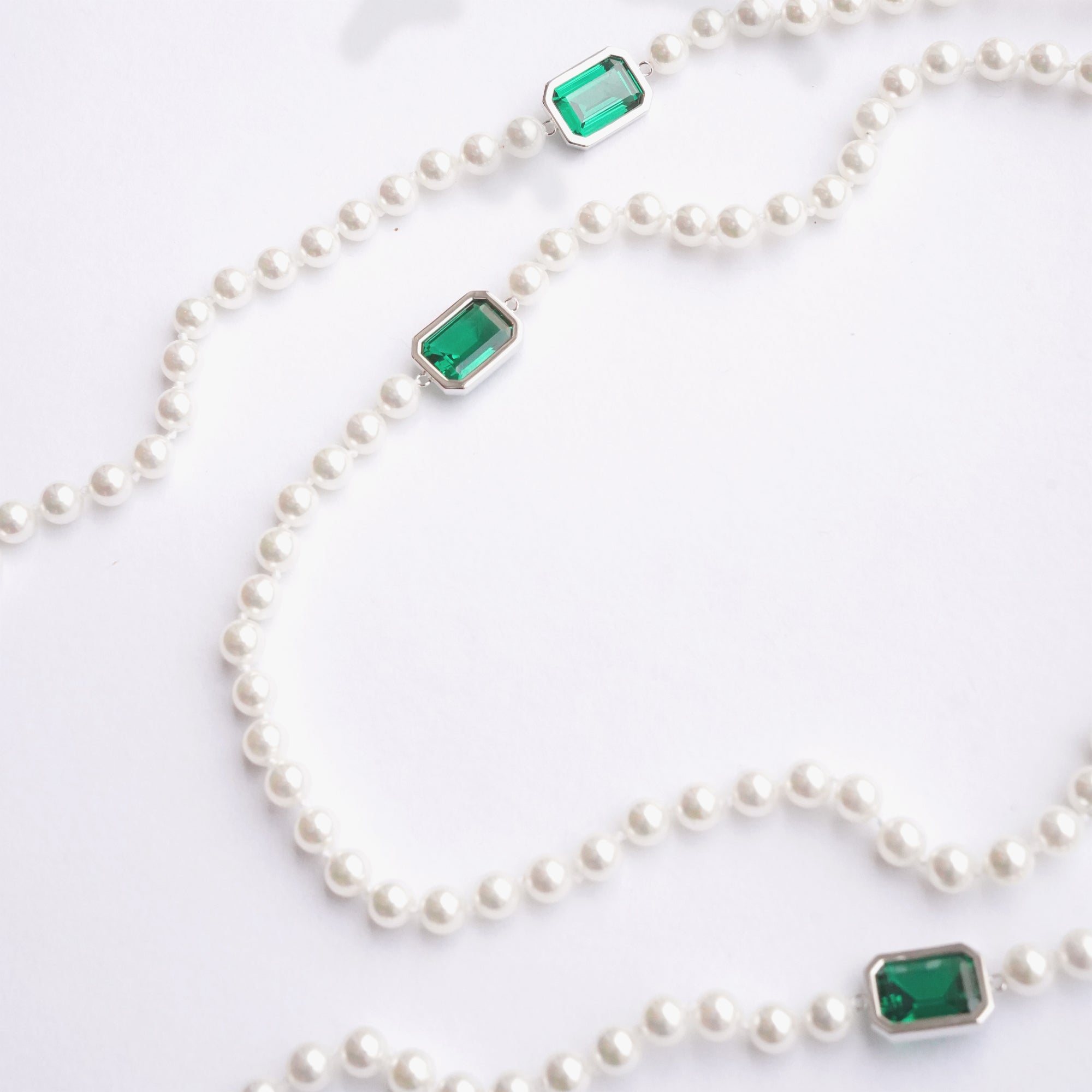 Mega pearl necklace green silver IZABEL DISPLAY Mega pearl necklace green silver IZABEL DISPLAY