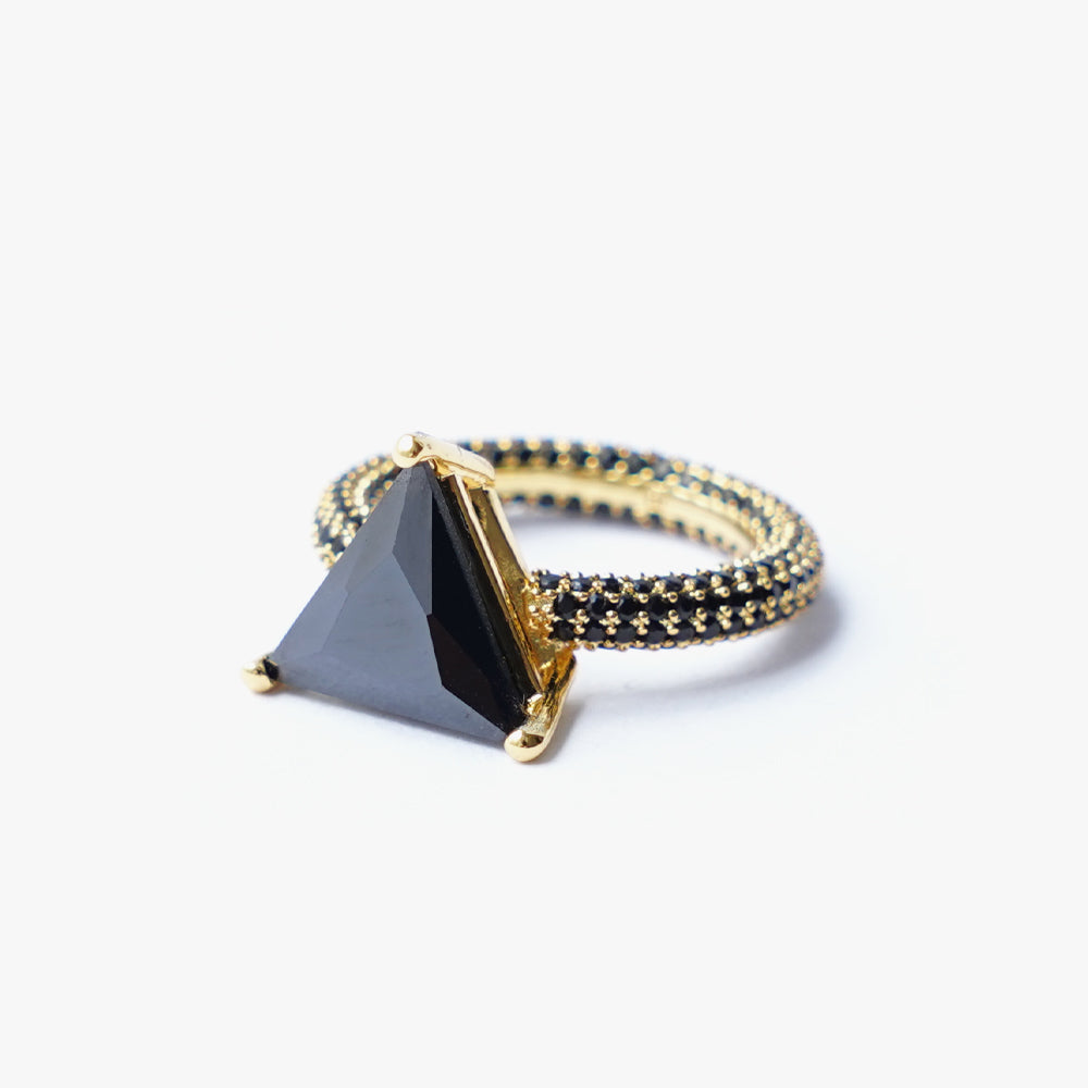 Mega triangle ring black gold