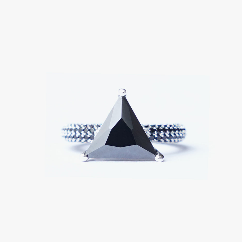 Mega triangle ring black silver