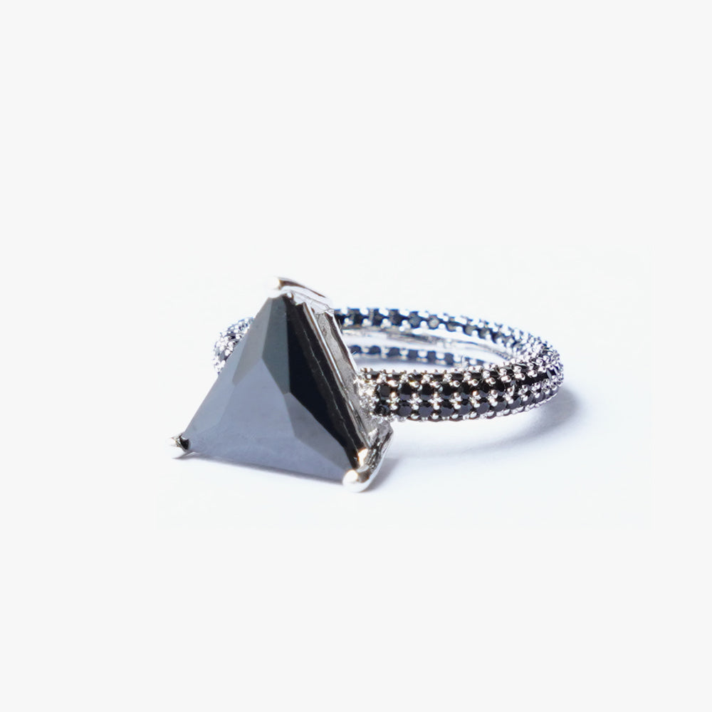 Mega triangle ring black silver